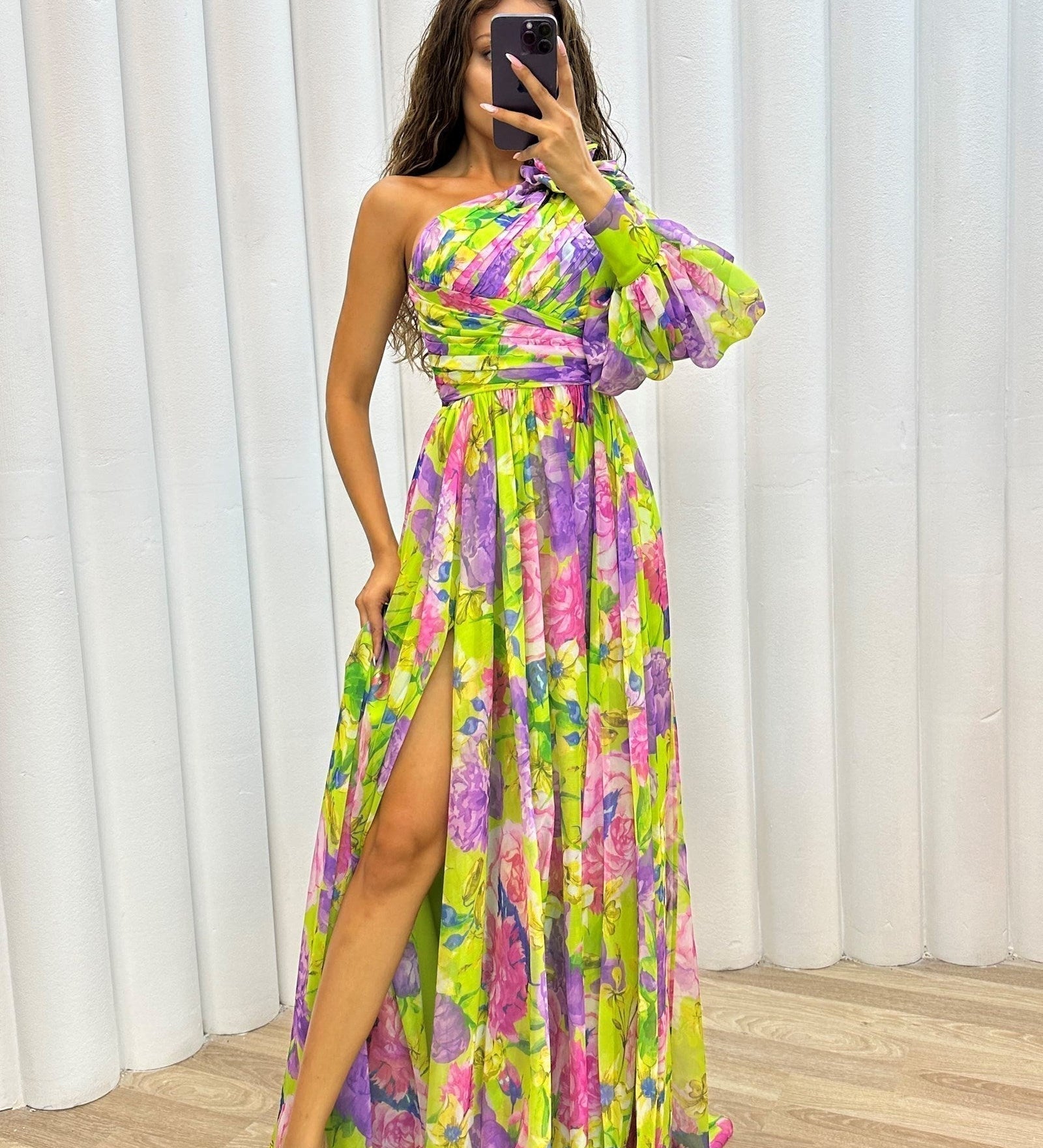 Whitney - Elegantna i Fluidna Haljina