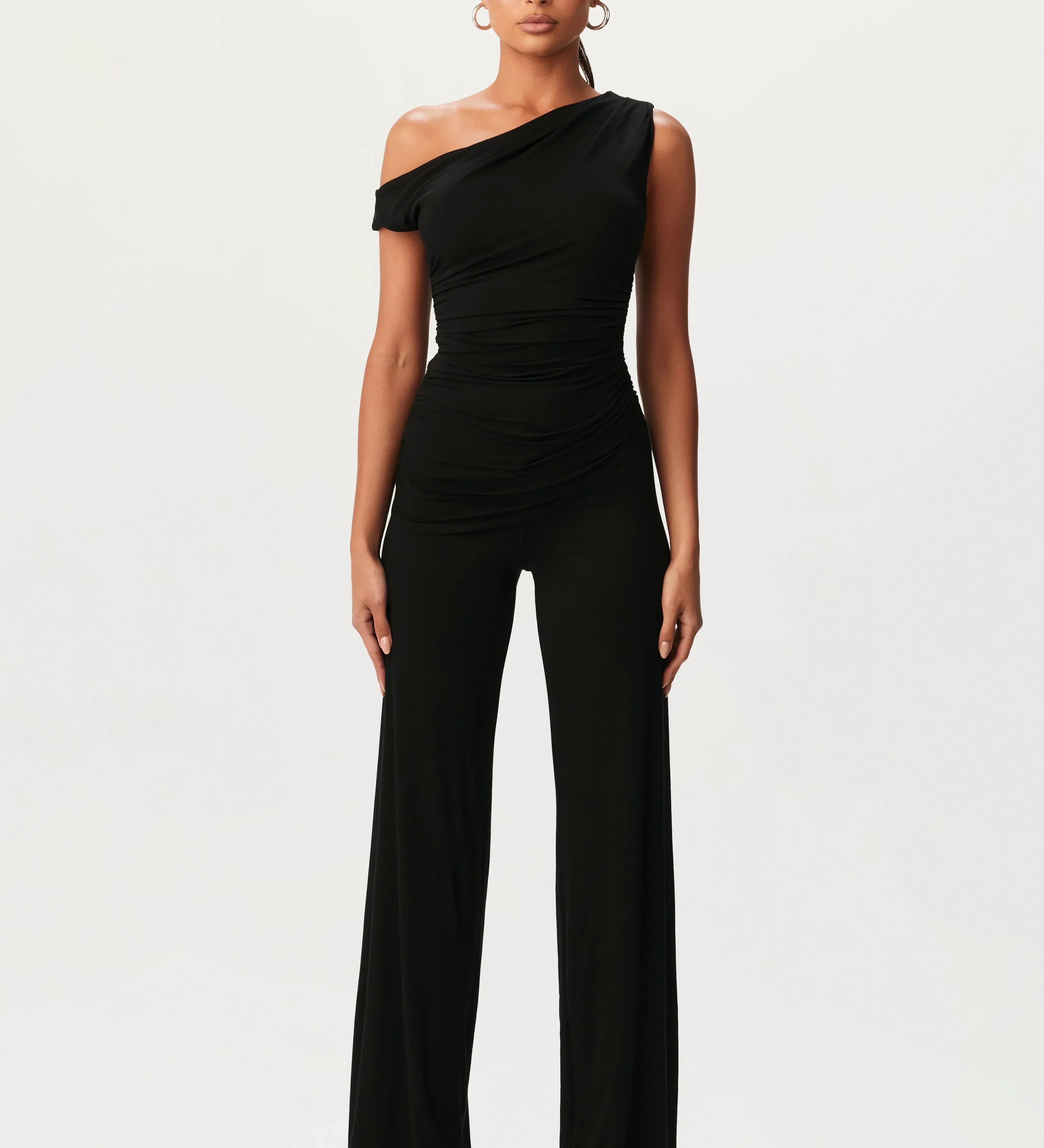 Lúcia Ember - Elegantni Asimetrični Set